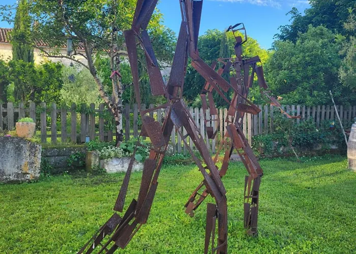 Casa de Férias Hdc La Maison Des Amis Le Gond-Pontouvre